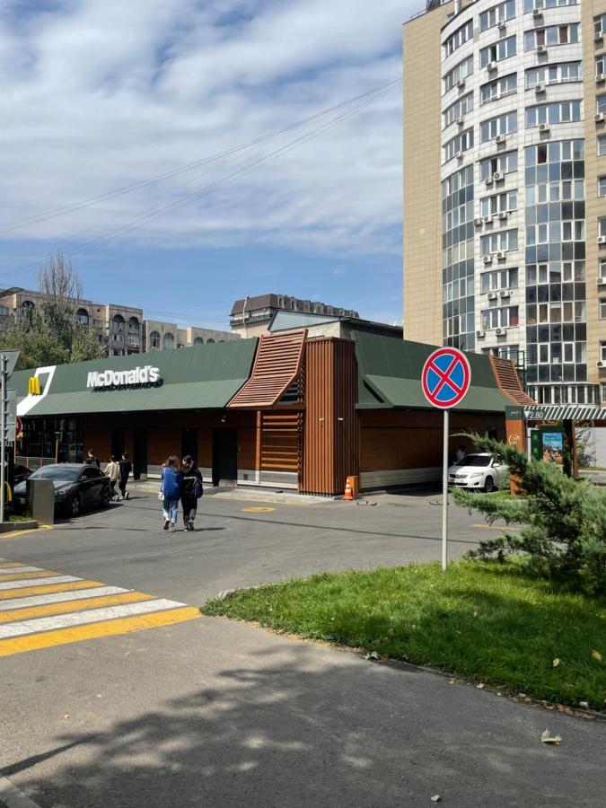 Уютная Квартира В Самом Сердце Алматы Almaty Exteriér fotografie